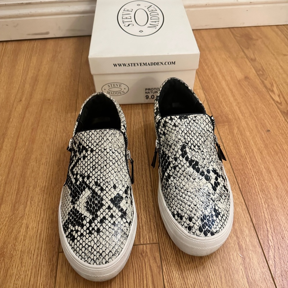 Steve Madden, Porto–S natural snake, size 9, lightly worn great condition.